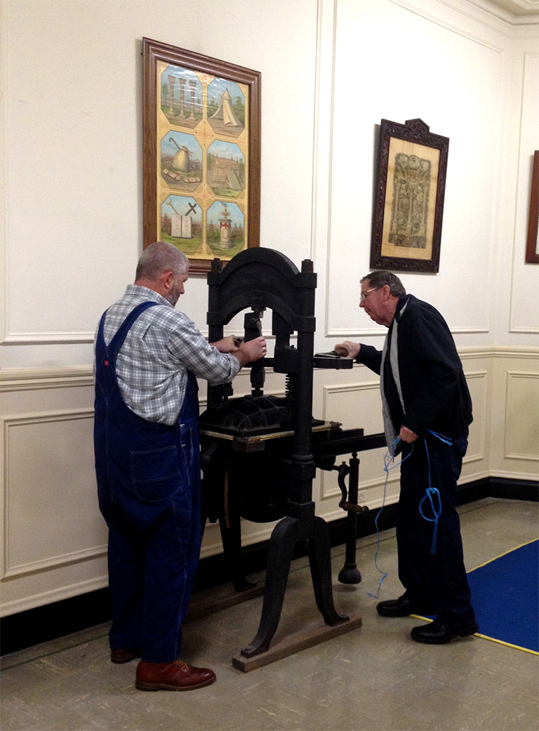 دستگاه حروف زن و داغی زن داخل موزه ای در آمریکا